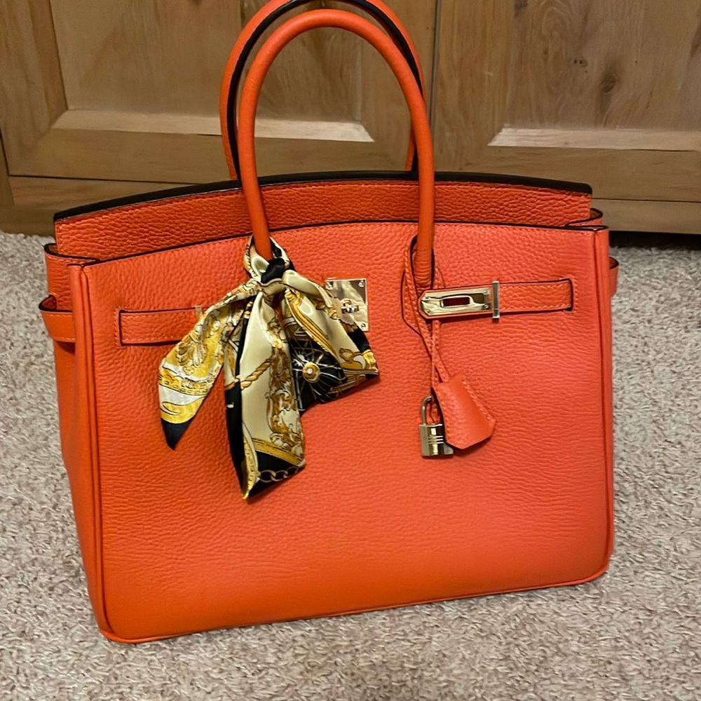Cherish Kiss Leather padlock Bag